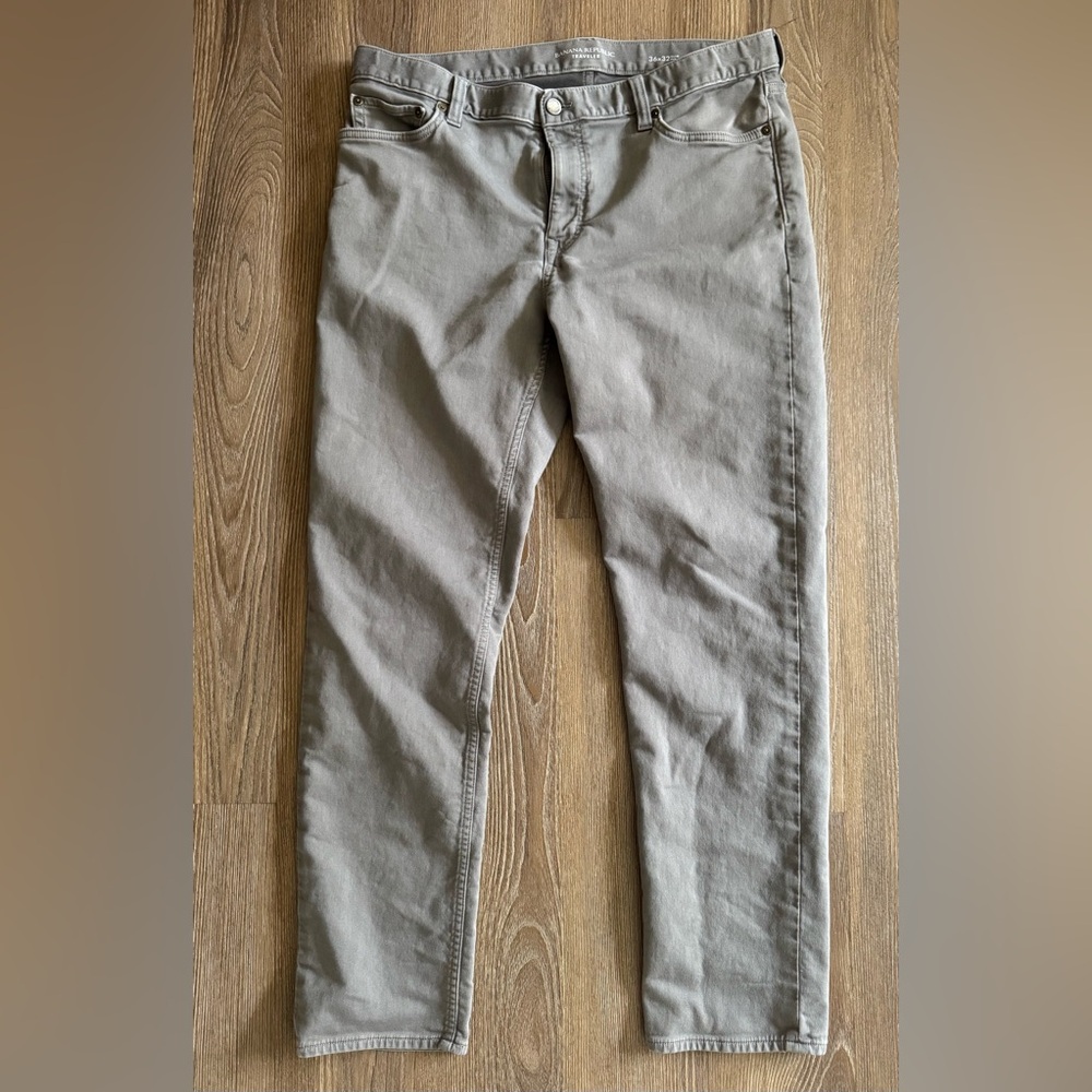 Banana Republic Men’s Slim Heathered Traveler Pants, 36x32, Smoke Grey